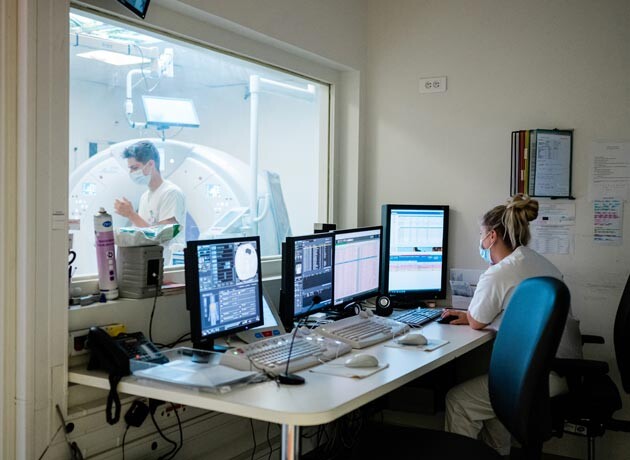 Les radiologues bénéficient de fonctions d'interprétation puissantes pour les imageries médicales.