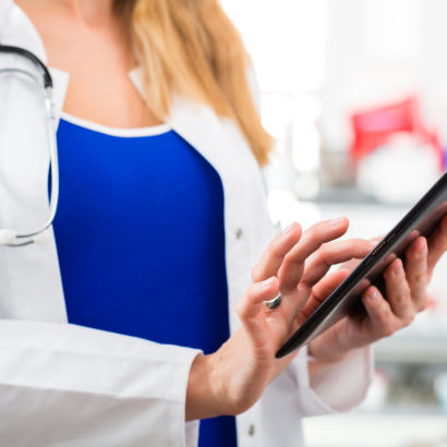 Docteur avec tablette